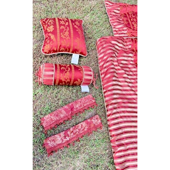 Comforter Set Mighty Tact Full/Queen Size Comforter 86" x 86" Dated 2010 - Picture 5 of 14